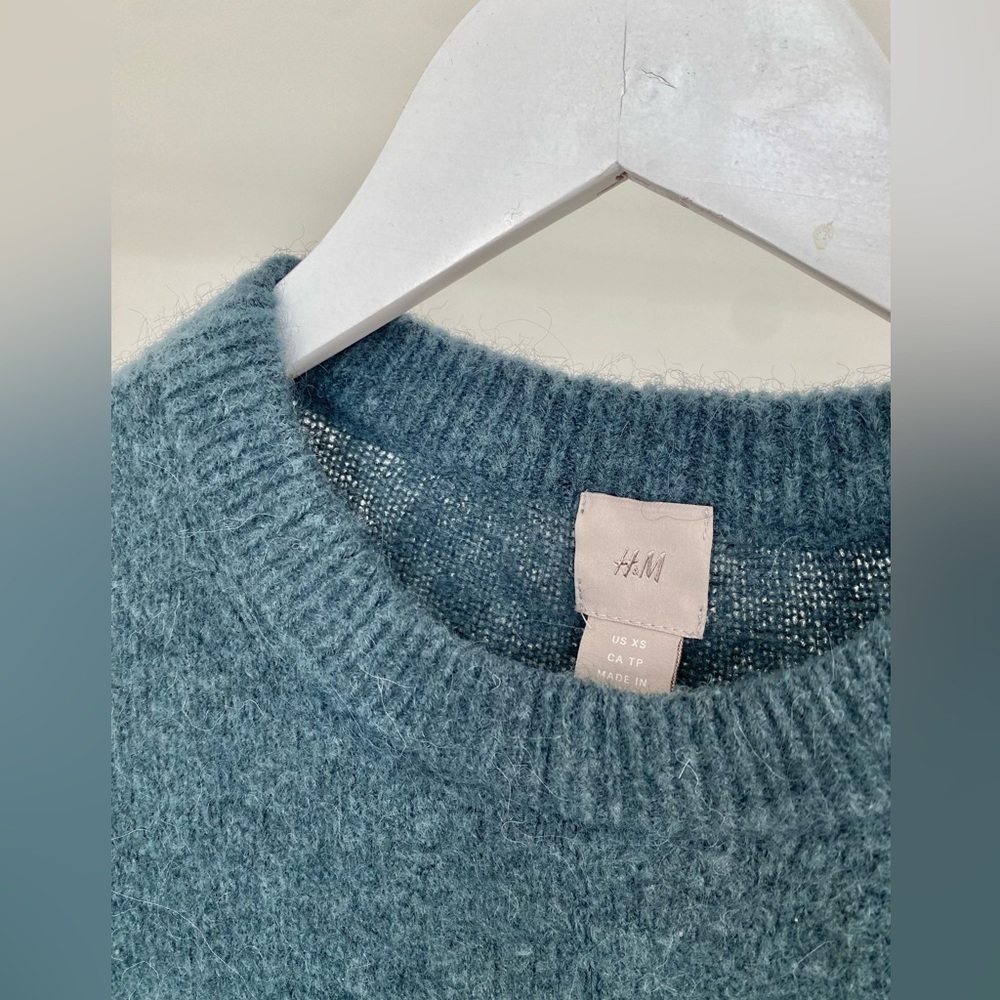 H&M Sweater - Picture 2 of 6